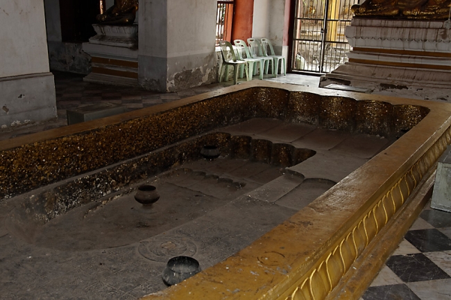 Prasat Nakhon Luang-025